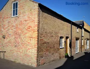 The Old Bottle Store - 2 Double Bedrooms, 2 Bathrooms, St Ives, Cambridgeshire - Image 5