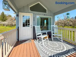 Apple Blossom Bungalow - Image 3