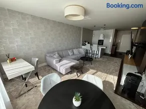 Fancy City View Apartment - Image 2