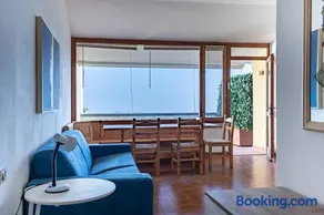 HOST4U - LISA&MAGGIE Pool Apartments with Beautiful View on Lake of Garda - Image 1