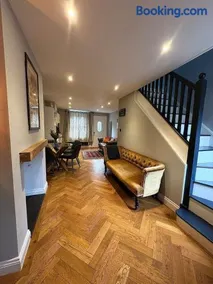 Central 2 BR house, Pets allowed, Free Parking for 1 vehicle - Image 1