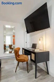 Stylish 3BR in Montreal - Image 4