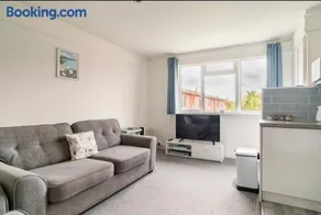 45 New Esplanade Court - Image 2