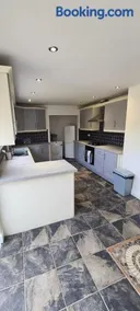 Well presented 3 Bed House- 9 Guests - Great for Leisure stays or Contractors -NG8 postcode - Image 2