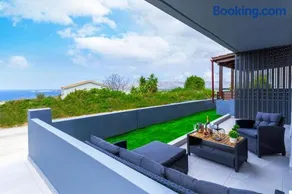 Seascape Luxury Apartment - Image 3