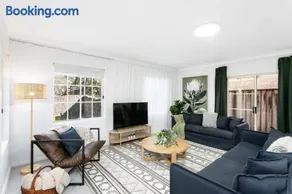 Crows Nest comfort - Laidback living with garden - ER138 - Image 2