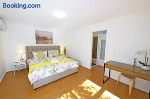 Best Location Entire House Staycation Parkland Surrounding - Image 4