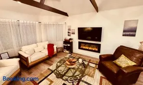 The Wildflower Cottage with AC Firepit with BBQ! - Image 5