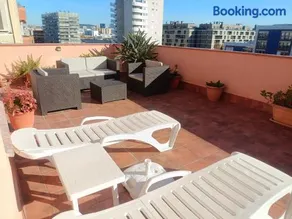 Cozy and sunny penthouse Fira BCN - Image 5