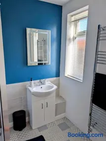 Aaron's apartment - Image 4
