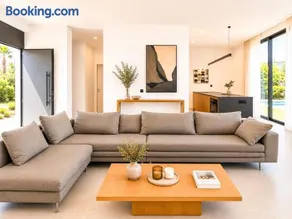 Miguel Luxury Beach Front Villa - Image 4