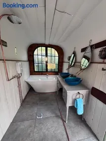 The Carriage Lorry at Tilleys Glamping - Image 2