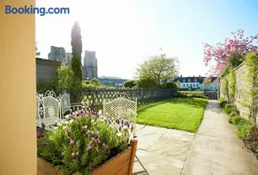 7a Cathedral Green - Image 5