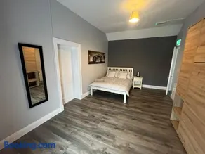 Corner House Accommodation - Image 4