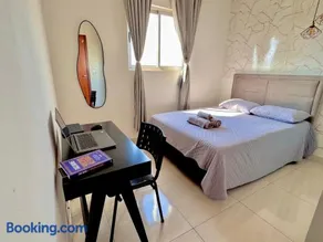 Apê confortável com garagem e espaço de trabalho - Image 2