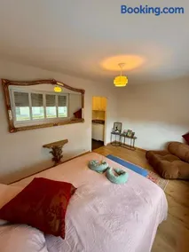 Studio chic et élégant avec Wi-Fi et Smart TV - Image 2