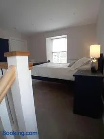 Town Centre Luxury Retreat - Image 3
