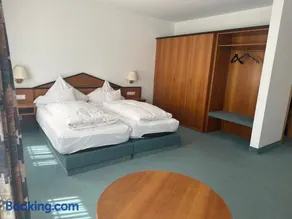 ST Hotel - Image 4