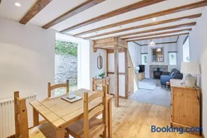 Woodland cottage in Cornwall with walled garden - Image 1