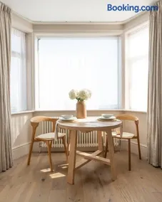 Blu's Seaview Apartment - Image 3