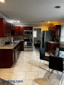 Modern 3 Bedroom Ranch House - Image 3