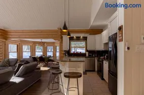 Relaxing Sauna and Hot Tub, Near Ski Slopes,Trails - Image 2