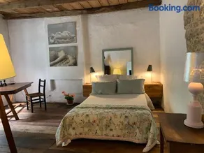 Chateau Mas De Pradie B&B Garden View Room - Image 3