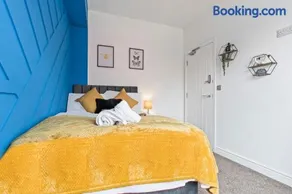 4 Bedroom, 2 Bath in NewCastle Town Centre - Image 5