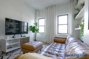 Bright & Spacious 3-Bedroom In Vibrant Bushwick! - Image 2