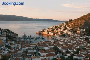 Rallou House Hydra - Image 1
