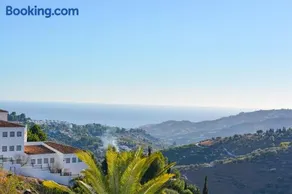 La Fuente APT6, Frigiliana Amazing 2 bedroom Family Apartment with views, Padel Court and 2 Pools HansOnHoliday Rentals - Image 4
