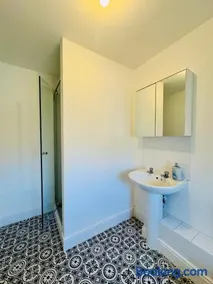 Twin Farms Apartment, Super location, with parking - Image 4