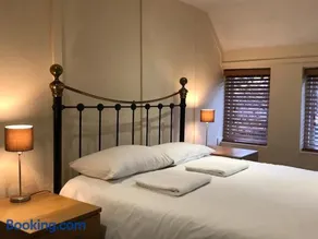 The Fox Inn Apartment - Image 3