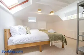 Henry Bell - Cosy 2-bedroom cottage - Image 5
