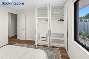Luxury Family Escape Near Moore River - Image 2