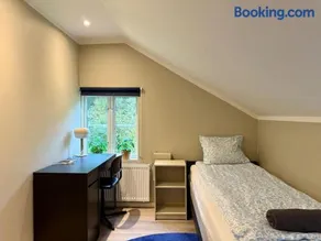 10 Bedroom Workers Villa With Free Parking - Image 3
