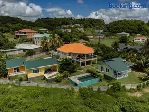 Waves Villa Guesthouse - Image 1