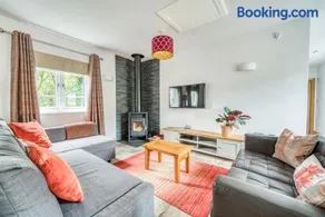 Luxury Cottage in New Forest Perfect for Family and Friends - Image 1