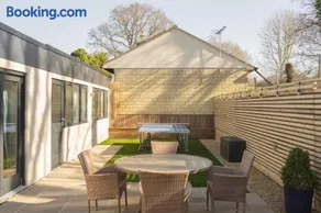 Laurel Lodge - Stylish Two Bed & Free Parking - Image 4