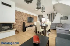 Jasny Dwupoziomowy Apartament we Wrocławiu by Noclegi Renters - Image 3