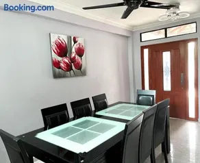 Muar Homestay [Located at Sabak Awor Seafood Court] - Image 2
