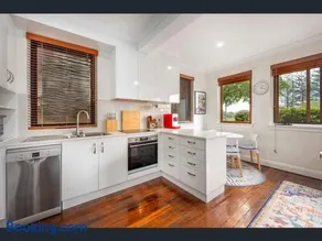 River View - Modern Living in a Vintage Apartment - Image 4