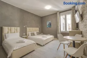 Trieste Centro Rooms-camere eleganti in pieno centro - Image 2