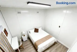 Central Burwood quiet share stay - Image 4