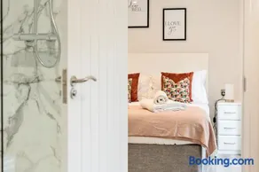 Wokingham - 1 Bedroom Cottage - Parking - Image 3