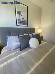 Bright 1 Bedroom Joondalup Stay - Image 4