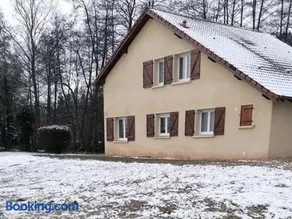 Gîte spacieux avec cheminée, proche nature, accessible PMR, idéal famille et motards - Image 3