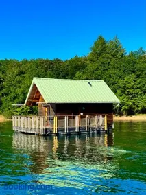 Chalets flottants lac de Saint Étienne Cantalès - Image 1
