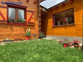 Chalet familiar con jardín y garage privado - Image 1