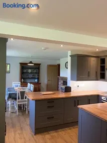 3 Bedroom Bungalow in Llanrhaeadr Ym - Image 2